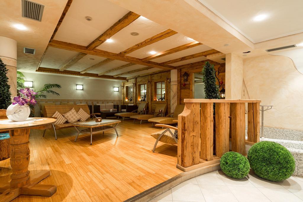 Hotel Bel Sit Корвара ин Бадия Екстериор снимка