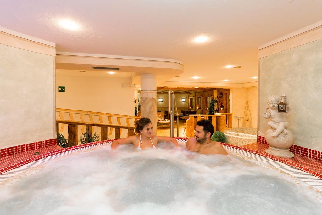 Hotel Bel Sit Корвара ин Бадия Екстериор снимка