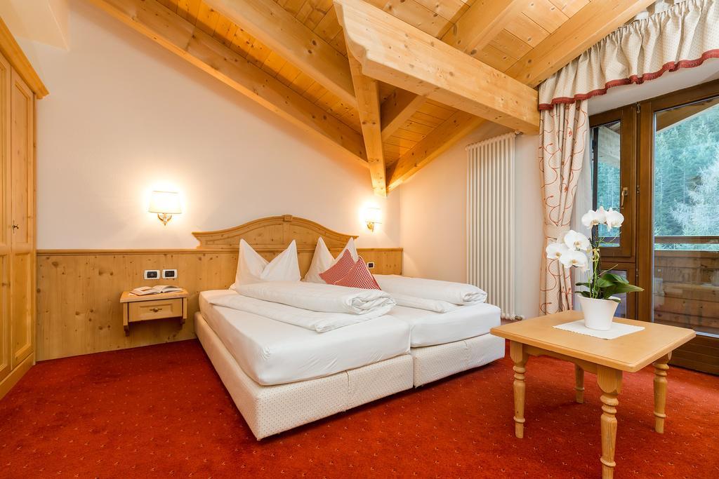 Hotel Bel Sit Корвара ин Бадия Екстериор снимка