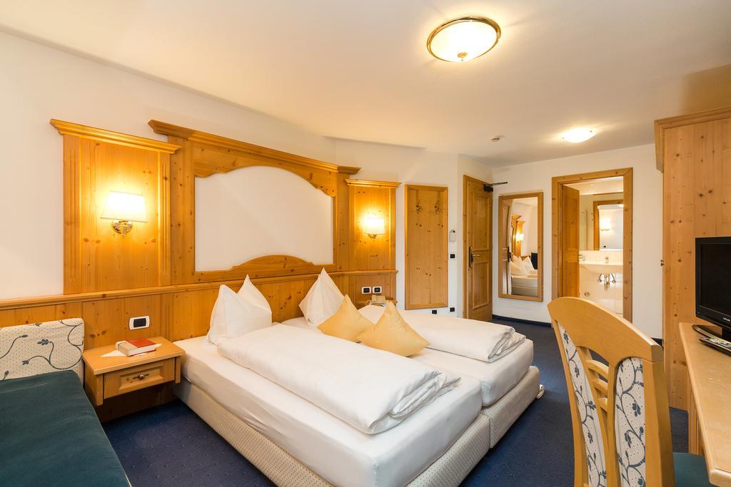 Hotel Bel Sit Корвара ин Бадия Екстериор снимка