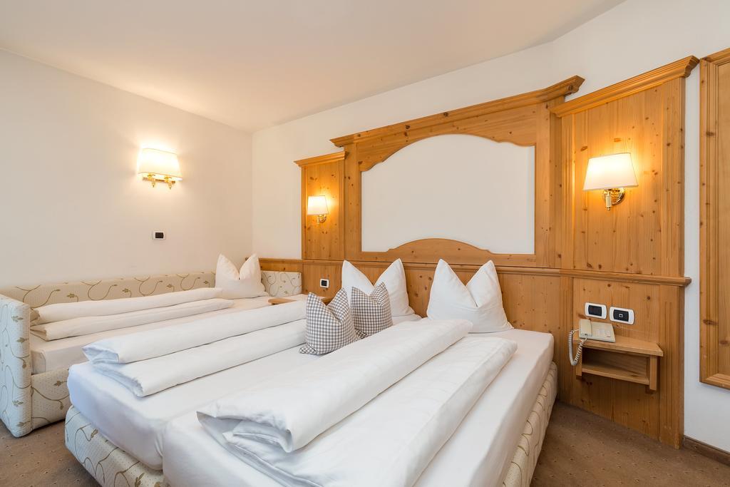 Hotel Bel Sit Корвара ин Бадия Екстериор снимка