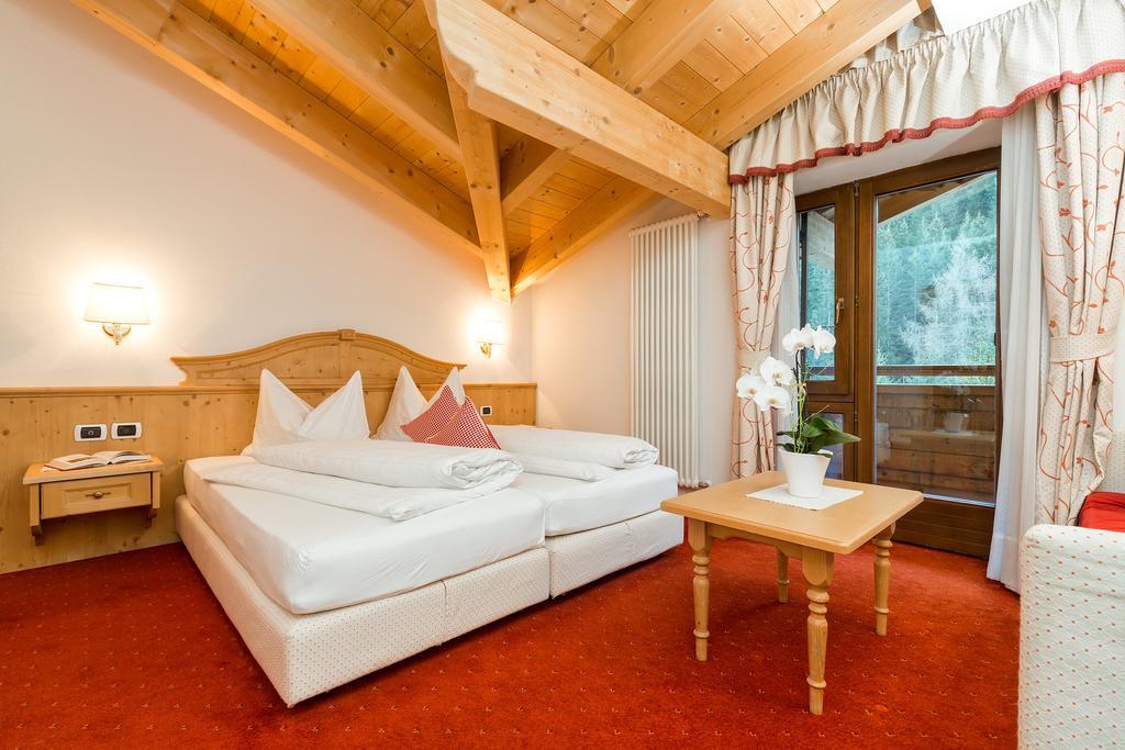 Hotel Bel Sit Корвара ин Бадия Екстериор снимка