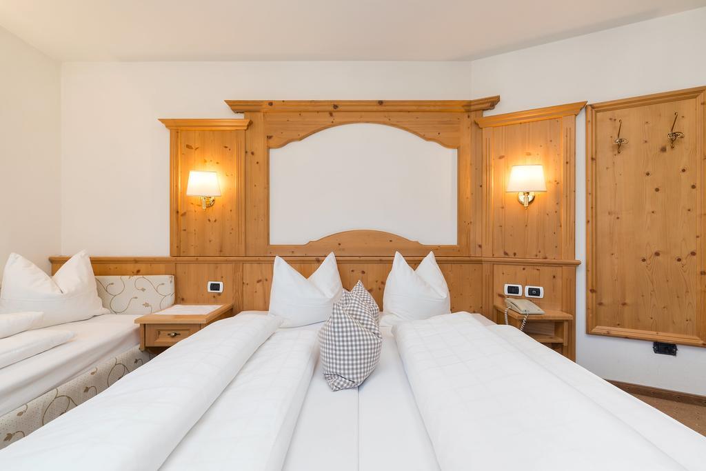 Hotel Bel Sit Корвара ин Бадия Екстериор снимка