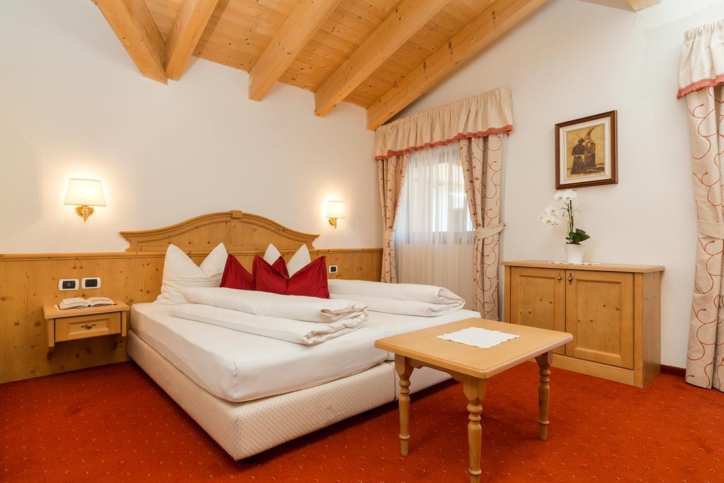 Hotel Bel Sit Корвара ин Бадия Екстериор снимка