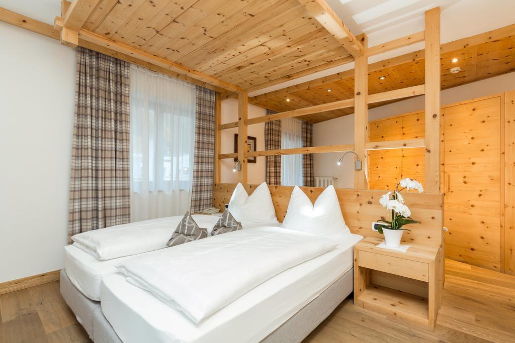 Hotel Bel Sit Корвара ин Бадия Екстериор снимка