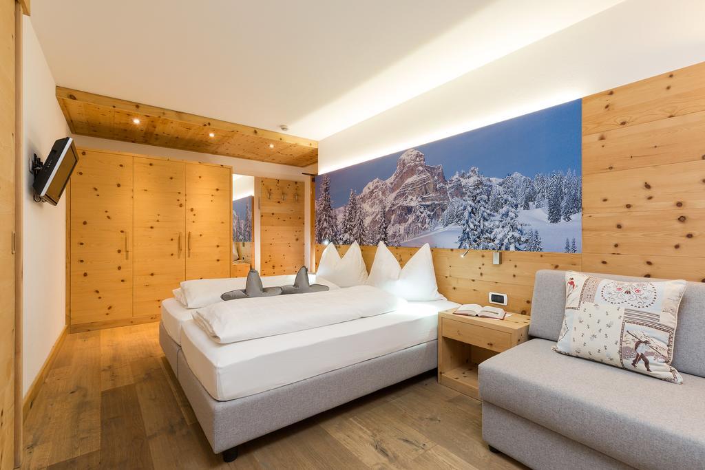 Hotel Bel Sit Корвара ин Бадия Екстериор снимка