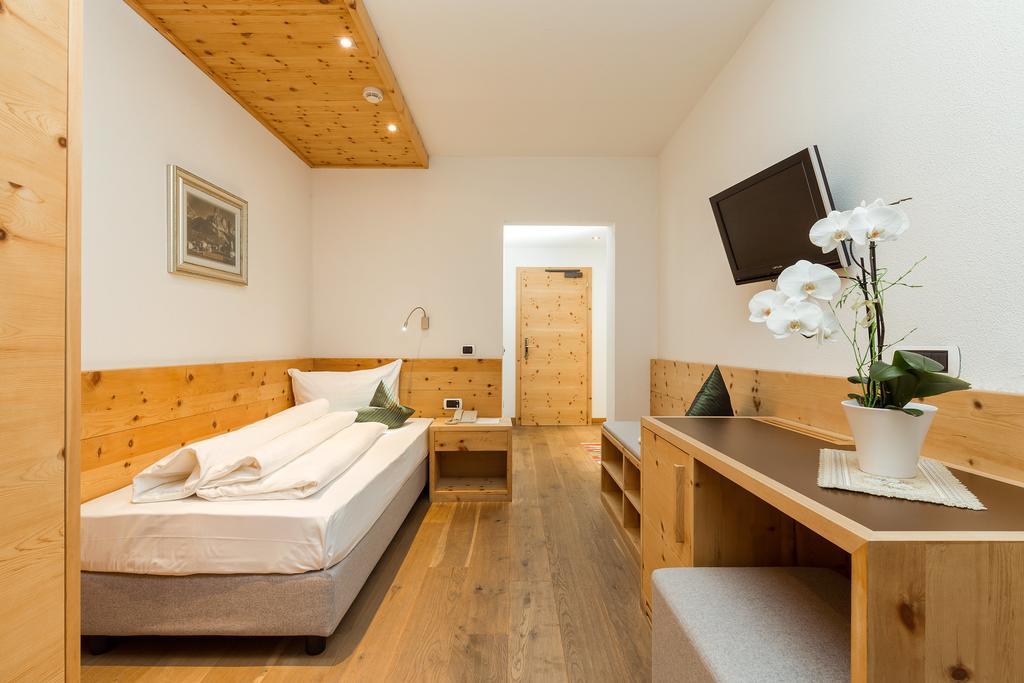 Hotel Bel Sit Корвара ин Бадия Екстериор снимка