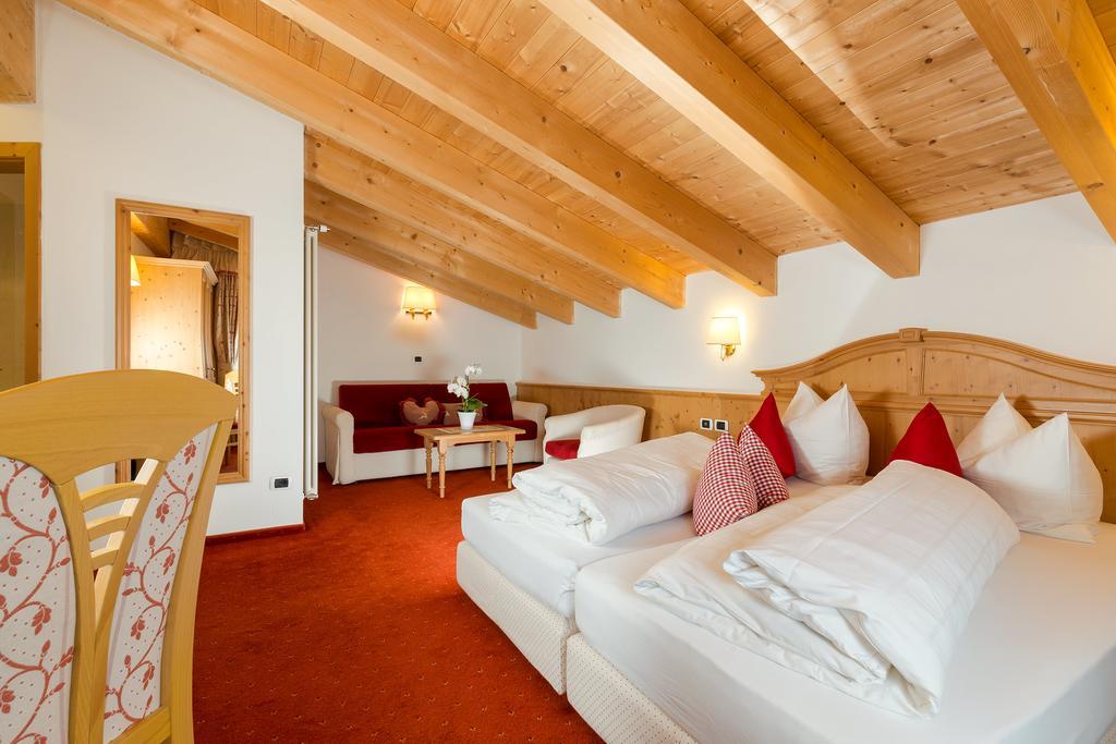 Hotel Bel Sit Корвара ин Бадия Екстериор снимка