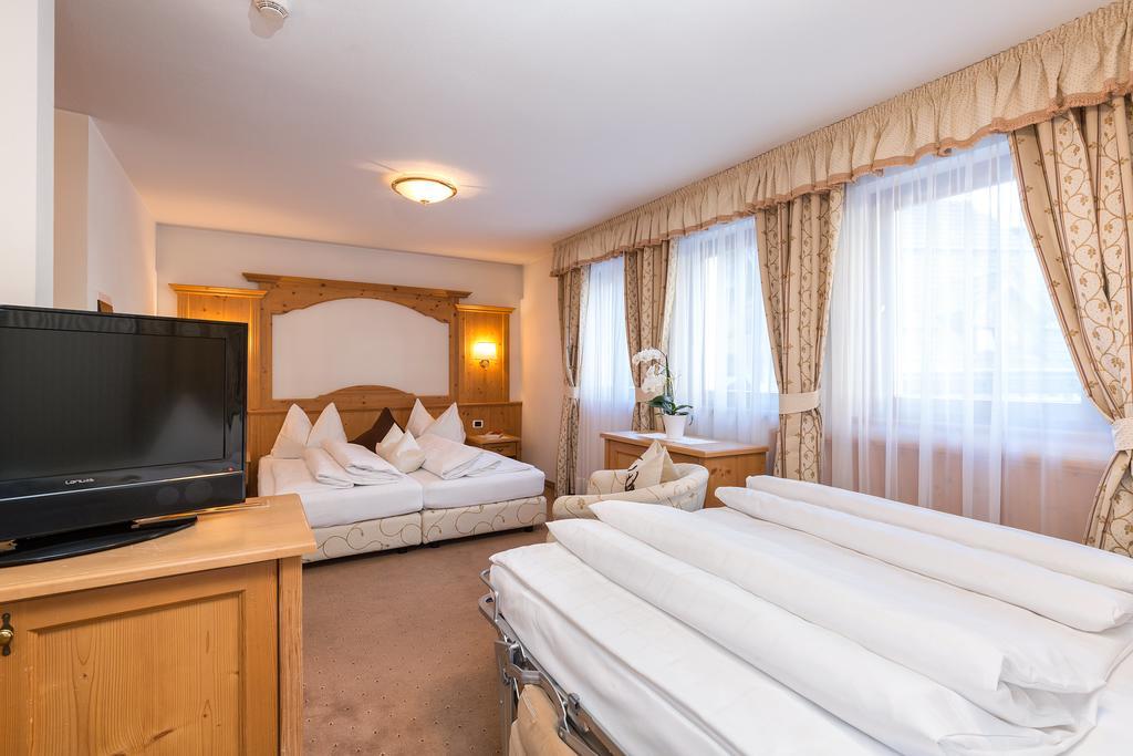 Hotel Bel Sit Корвара ин Бадия Екстериор снимка