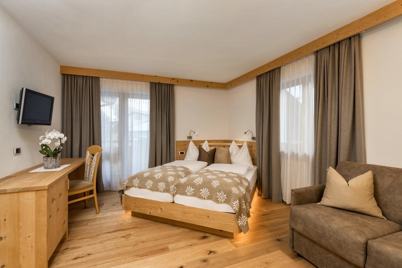 Hotel Bel Sit Корвара ин Бадия Екстериор снимка